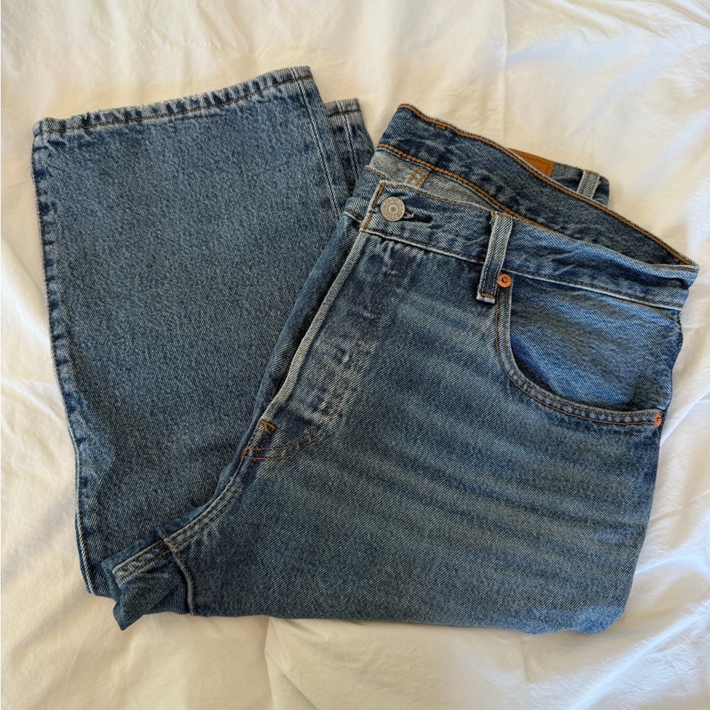 Levi's Women's Straight-Leg Jeans in Classic Blue Wash 501 90s - Picture 2 of 4